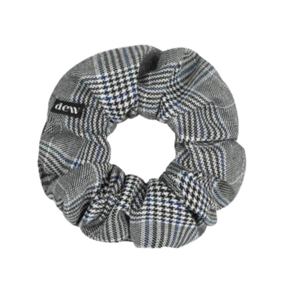 Kaitlyn Bristowe’s Dew (S)mitten For You Scrunchie